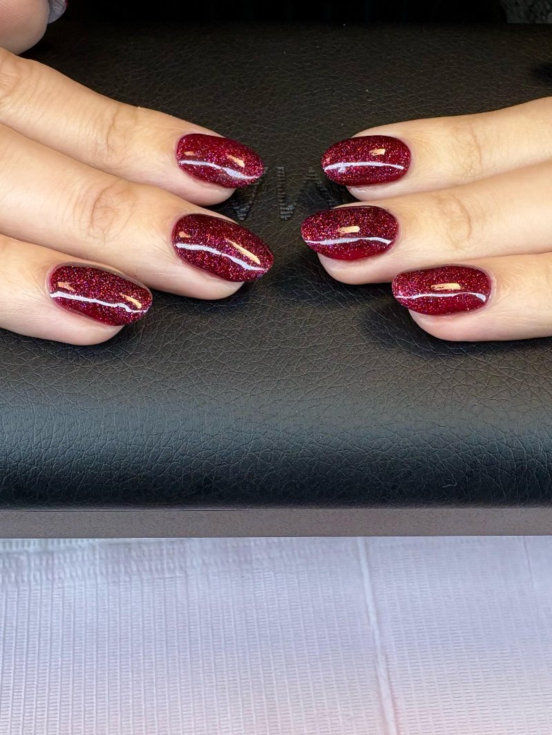 Donkerrode gellak met glitter